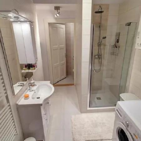 Ultra 2bdrm דירה *